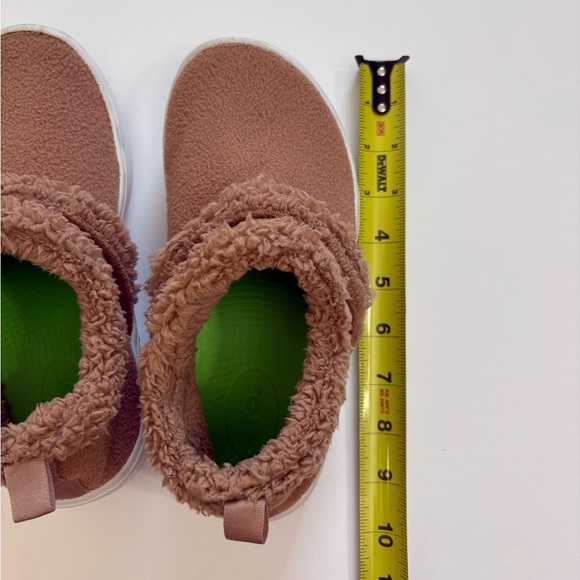 Oofos Oocoozie Chocolate Slipper Shoes **Missing size tag** Fits like a 6 - Picture 7 of 7